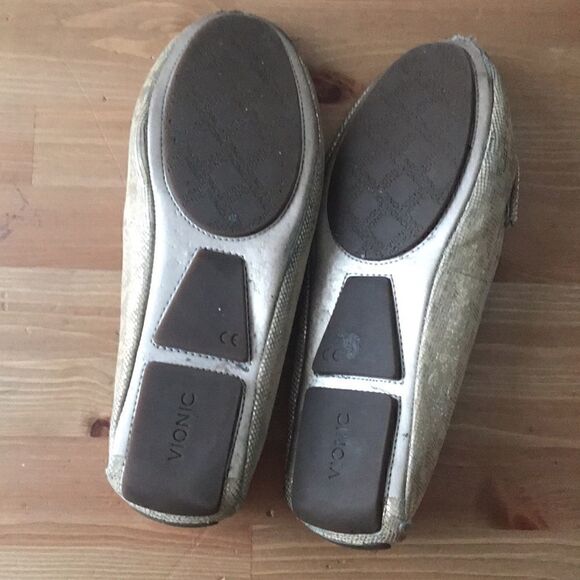 Vionic gold leather flats - Picture 7 of 9